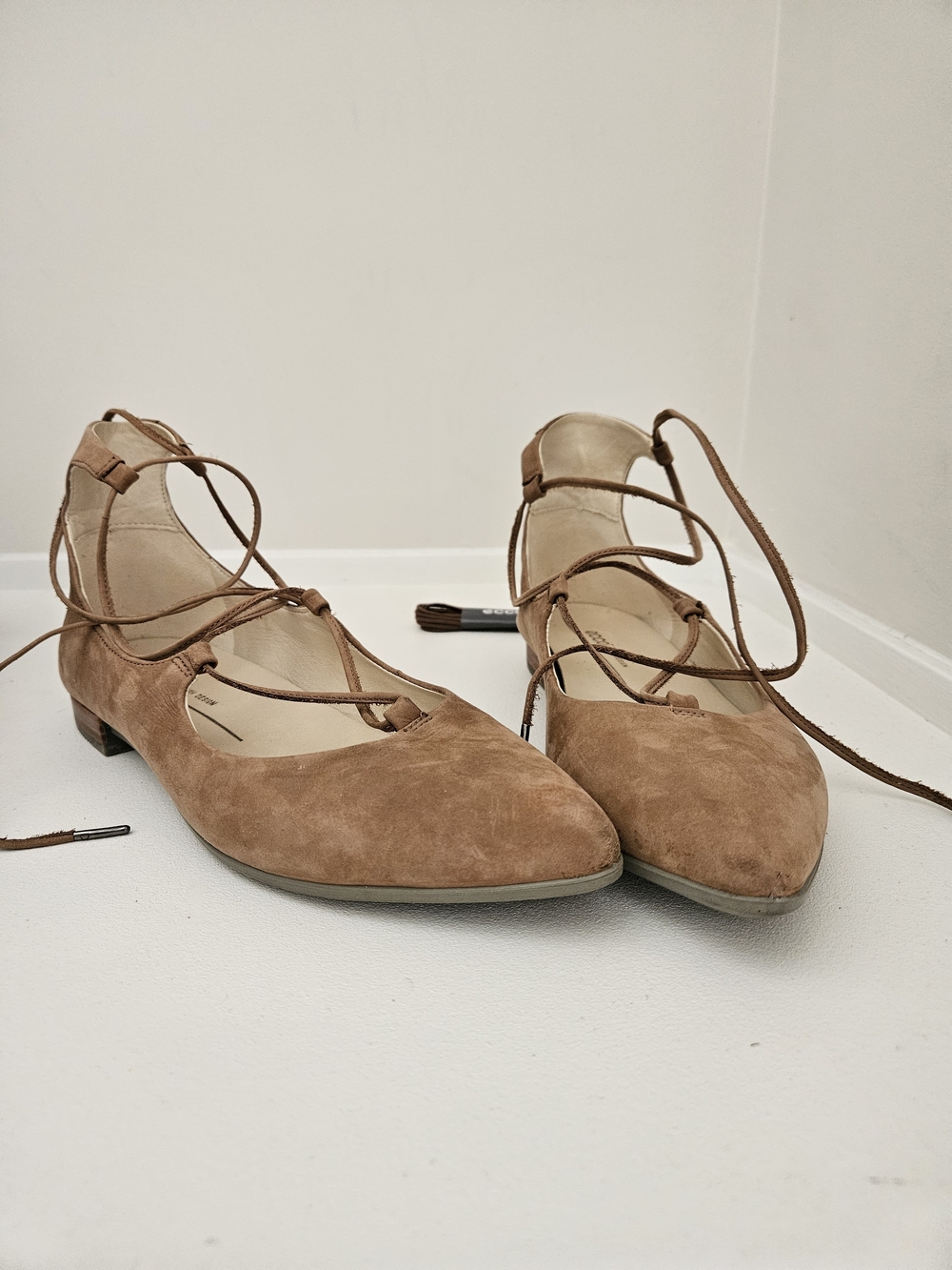 Ecco Tan Suede Pointed-Toe Ballerina Ankle Foot